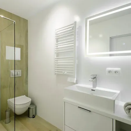 Centrum Wigury Parking Dostep Na Kod Bialy Appartamento