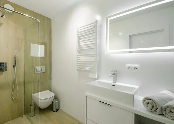 Centrum Wigury Parking Dostep Na Kod Bialy Lägenhet